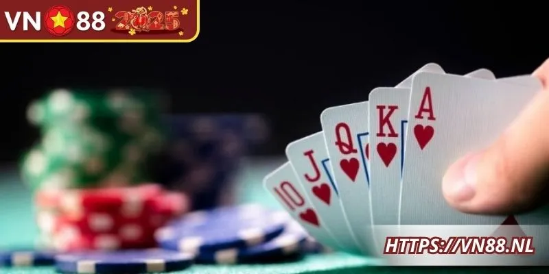Quan sát đối thủ hành động để dự đoán bài